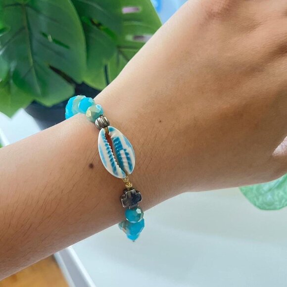 Blue And White Sea Shell Bracelet from Greektown - Picture 2 of 3